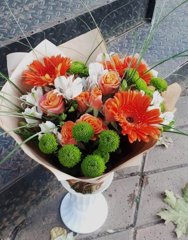 Букет цветов из: Герберы, Хризантемы, Альстромерии и Розы в Лебяжьем Ленинградской области