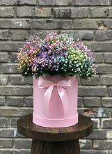 Цветочная композиция из Гипсофила и Розы в шляпной коробке в Лебяжьем Ленинградской области