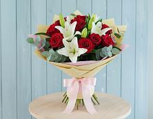 Букет цветов из:  Лилии и Розы в Лебяжьем Ленинградской области