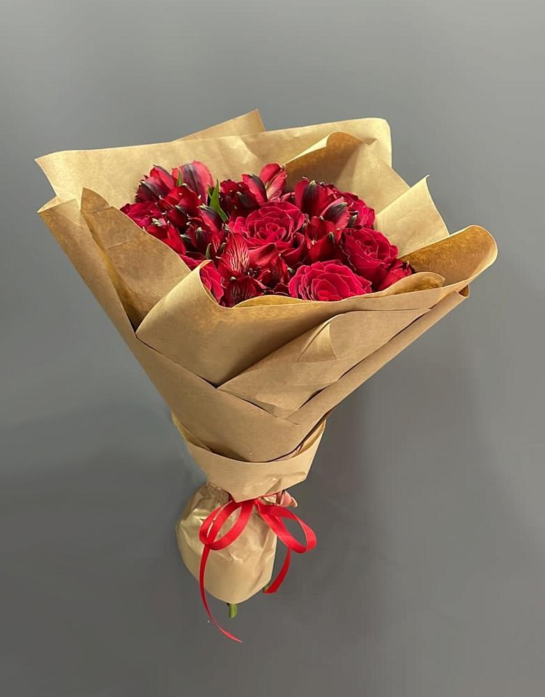 Букет цветов из: Альстромерии и Розы в Лебяжьем Ленинградской области