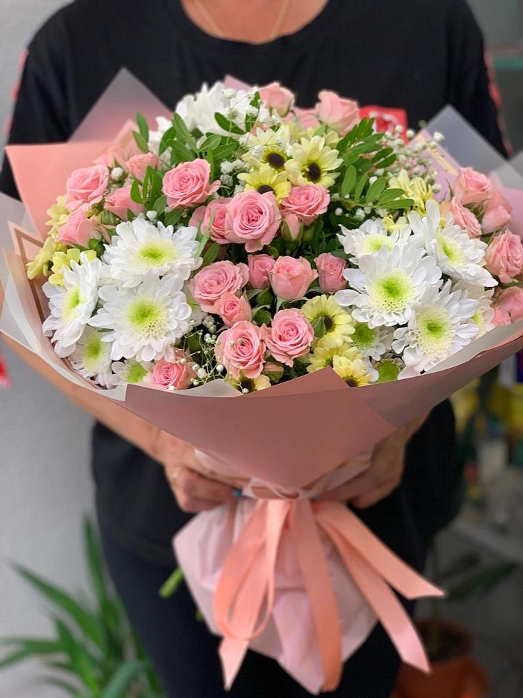 Букет цветов из: Розы и Хризантемы в Лебяжьем Ленинградской области