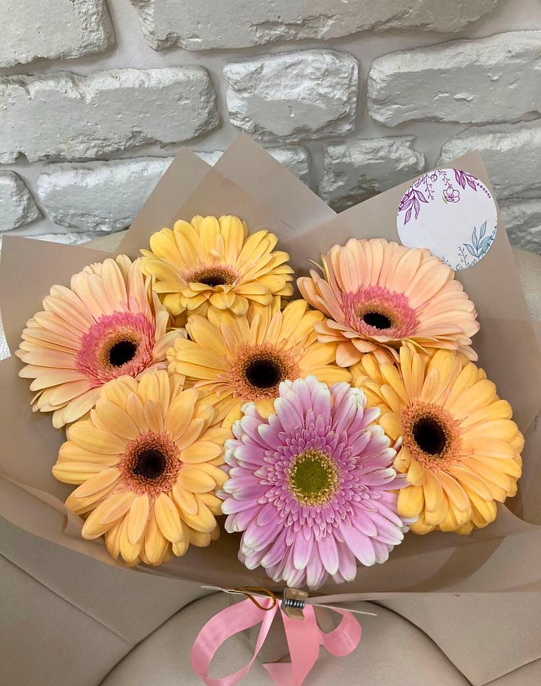 Букет цветов из: Герберы в Лебяжьем Ленинградской области