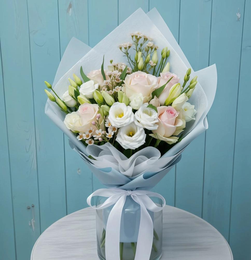 Букет цветов из: Розы и Лизиантусы в Лебяжьем Ленинградской области