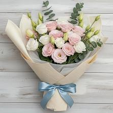 Букет цветов из:  Лизиантусы в Лебяжьем Ленинградской области