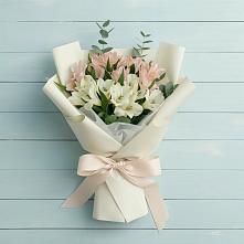 Букет цветов из:  Альстромерии в Лебяжьем Ленинградской области