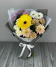 Букет цветов из:  Розы, Герберы и Хризантемы в Лебяжьем Ленинградской области