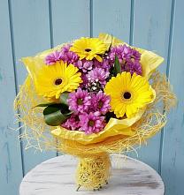 Букет цветов из:  Хризантемы и Герберы в Лебяжьем Ленинградской области