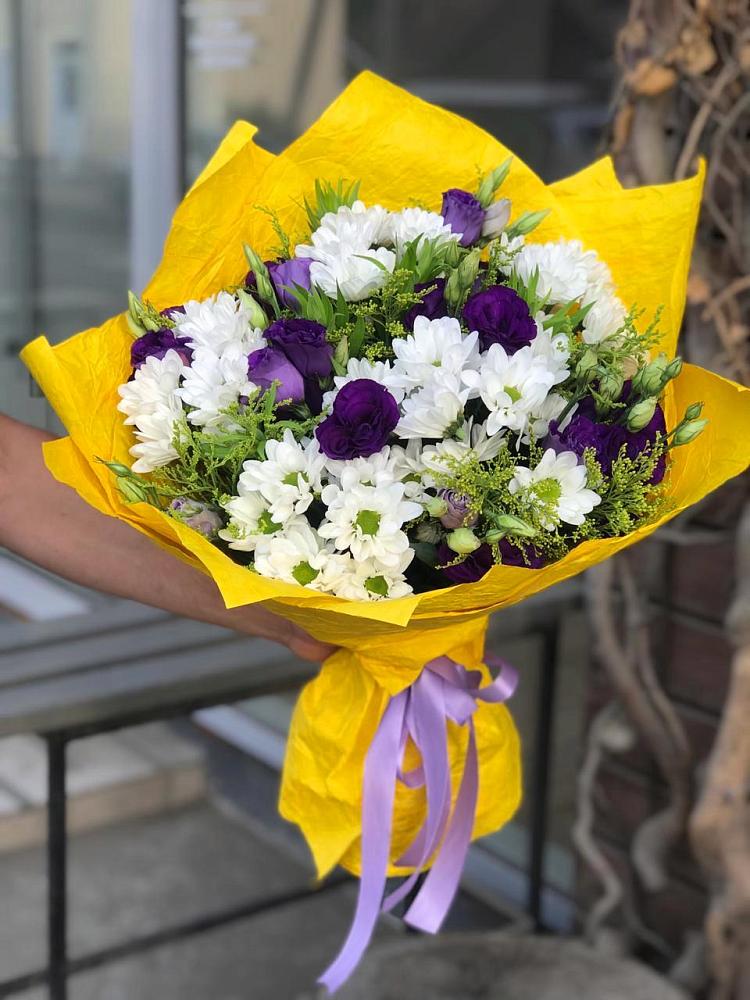 Букет цветов из: Ирисы, Хризантемы и Ромашки в Лебяжьем Ленинградской области