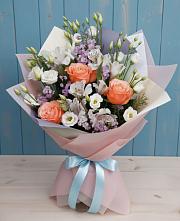 Букет цветов из:  Лизиантусы, Розы, Альстромерии и Гипсофила в Лебяжьем Ленинградской области