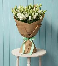 Букет цветов из:  Лизиантусы в Лебяжьем Ленинградской области