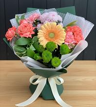 Букет цветов из:  Гвоздики, Розы, Герберы и Хризантемы в Лебяжьем Ленинградской области
