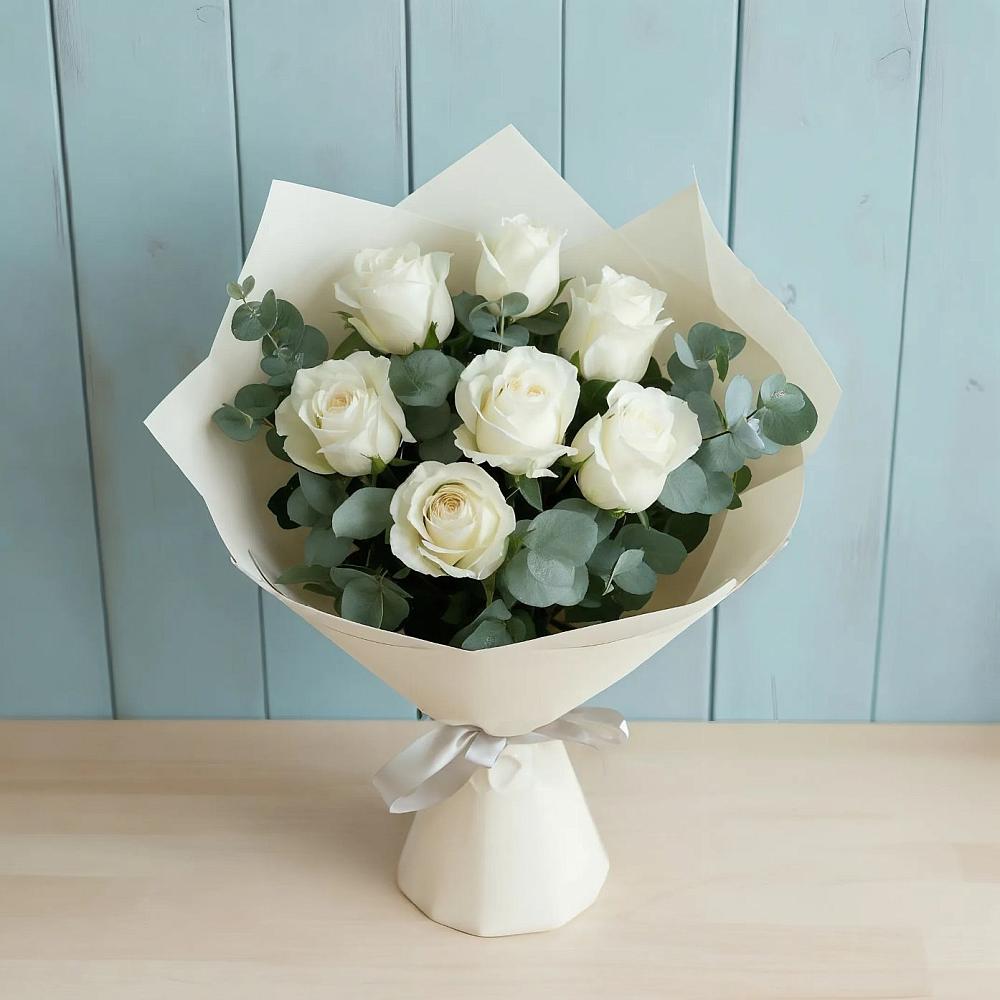 Букет Белые розы в Эвкалипте в Лебяжьем Ленинградской области