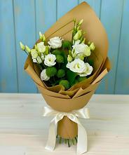 Букет цветов из:  Хризантемы и Лизиантусы в Лебяжьем Ленинградской области