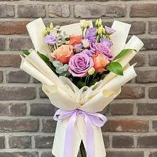 Букет цветов из:  Лизиантусы и Розы #REPLACE_PRED# Лебяжьем Ленинградской области