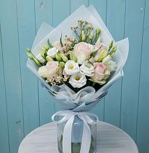 Букет цветов из:  Розы и Лизиантусы в Лебяжьем Ленинградской области