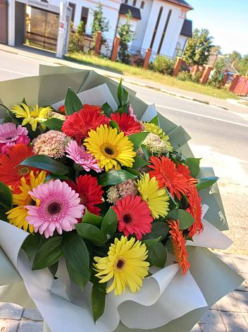 Букет цветов из: Герберы в Лебяжьем Ленинградской области