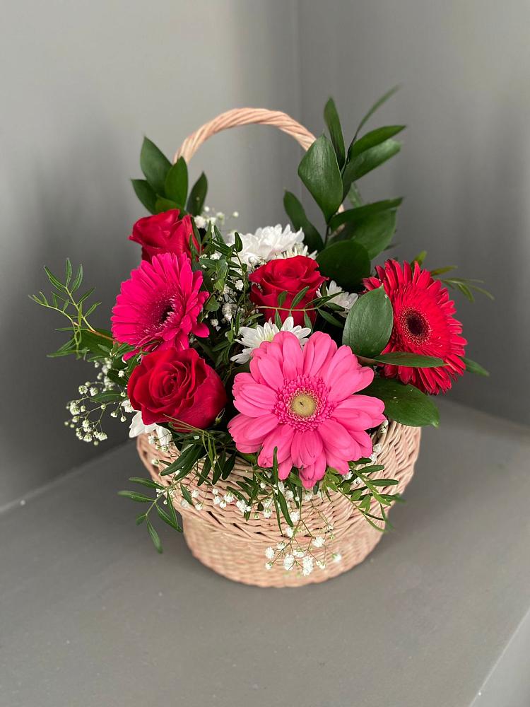 Цветочная композиция из Розы, Хризантемы и Герберы в корзине в Лебяжьем Ленинградской области