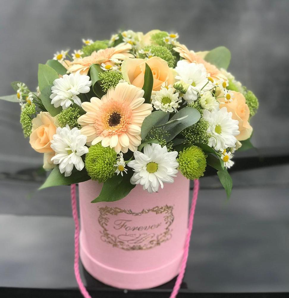 Цветочная композиция из Розы, Герберы и Хризантемы в шляпной коробке в Лебяжьем Ленинградской области