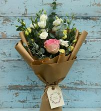 Букет цветов из:  Розы и Лизиантусы в Лебяжьем Ленинградской области