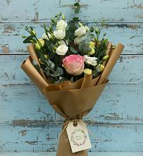 Букет цветов из:  Розы и Лизиантусы в Лебяжьем Ленинградской области