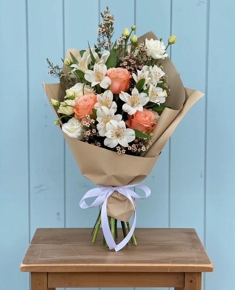 Букет цветов из: Альстромерии, Лизиантусы, Розы и Хризантемы в Лебяжьем Ленинградской области