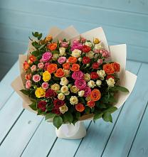 Букет Микс из разноцветных кустовых роз в Лебяжьем Ленинградской области