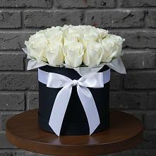 Цветочная композиция из Розы в шляпной коробке в Лебяжьем Ленинградской области