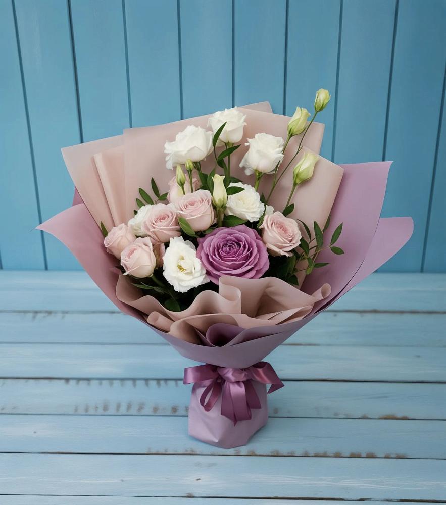 Букет цветов из: Розы и Лизиантусы в Лебяжьем Ленинградской области